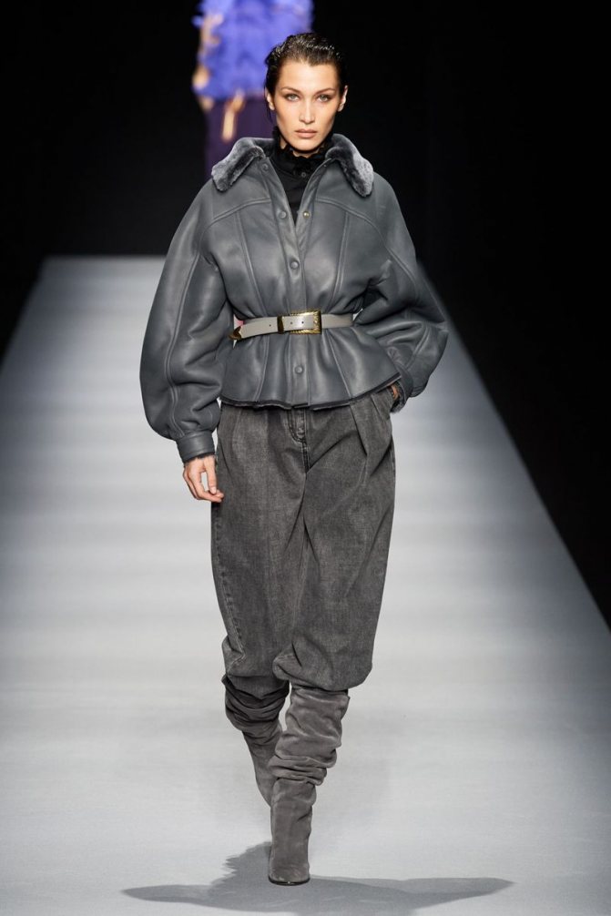 Модная куртка-дубленка осень-зима 2020-2021 из коллекции Alberta Ferretti