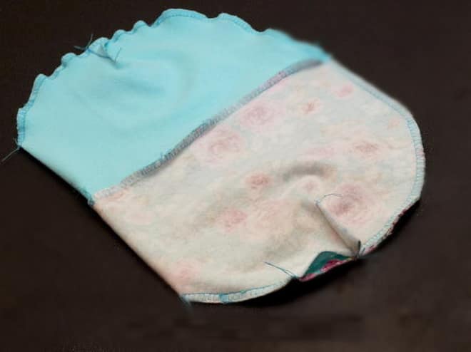 Смотрите как сшить шарф снуд и шапку из ткани