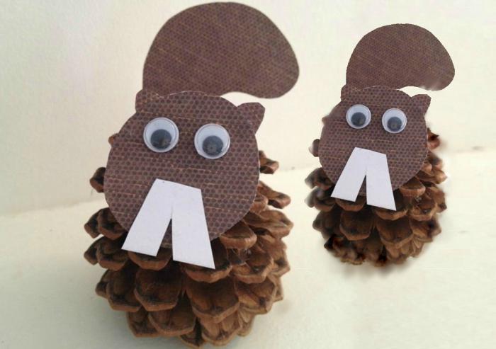 белка из шишек поделка