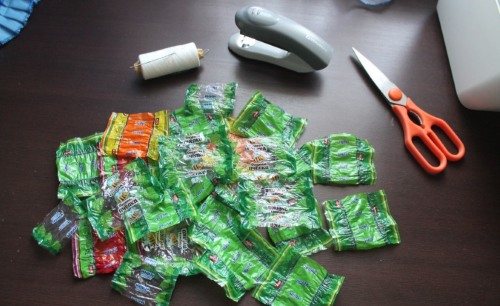 Поделки из фантиков от конфет своими руками пошагово для детей. Мастер классы с фото и видео