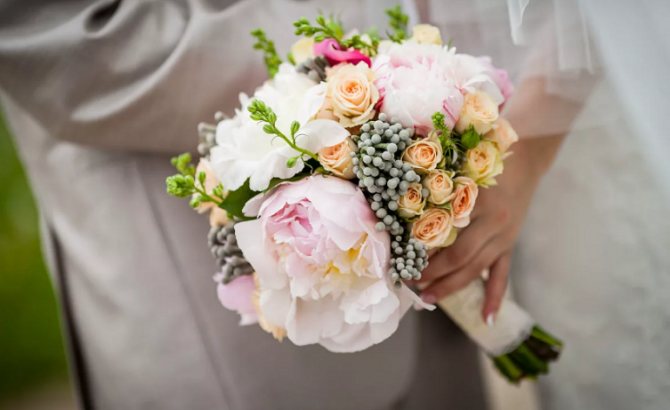 Роскошный свадебный букет