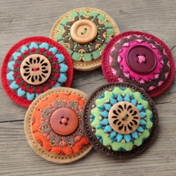 Броши из фетра своими руками: универсальное украшение на каждый день