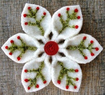 Снежинки из фетра фото