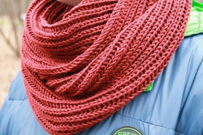 Снуд, связанный английской резинкой
