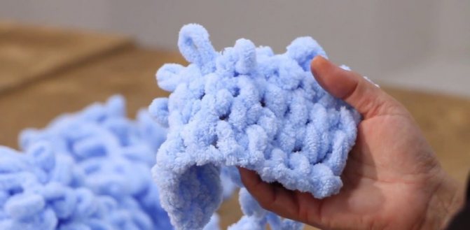 связанный фрагмент из пряжи Puffy Alize